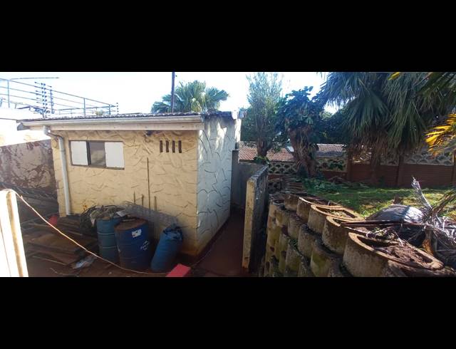 3 BEDROOM FREEHOLD FOR SALE IN GLENMORE